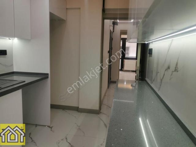 İzmir Balçova Eğitim Mah. 3+1 Full Tadilatlı Doğalgazlı Ara Kat