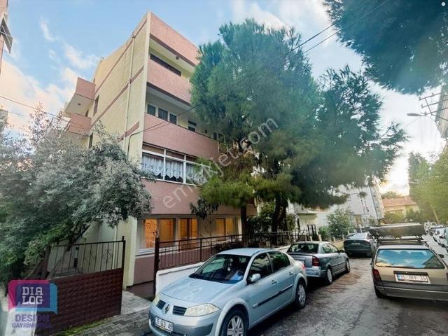 İzmir Buca Vali Rahmi Bey Mahallesinde Satılık 150 M2 3+1 Daire