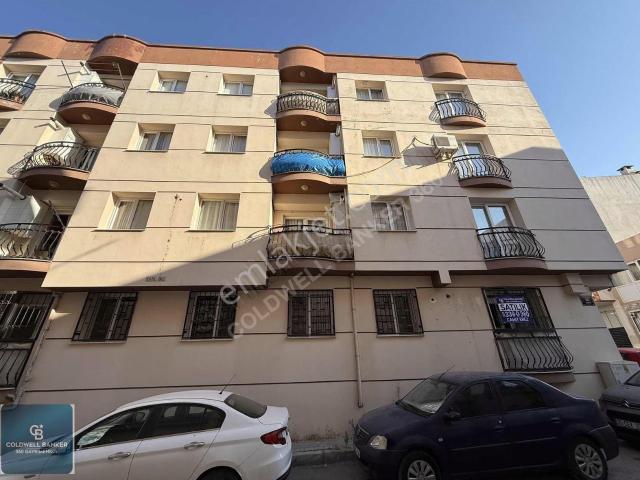 İzmir Gaziemir Yeşil Mahallesinde Kiralık 4+1 Köşe Daire