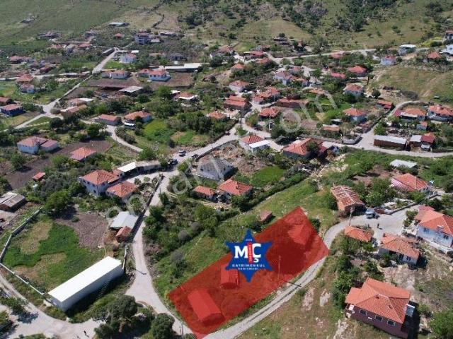 İzmir Dikili Deliktaş Ta Taş Ev Ve 2 Adet Damlı 1386 M2 Satılık