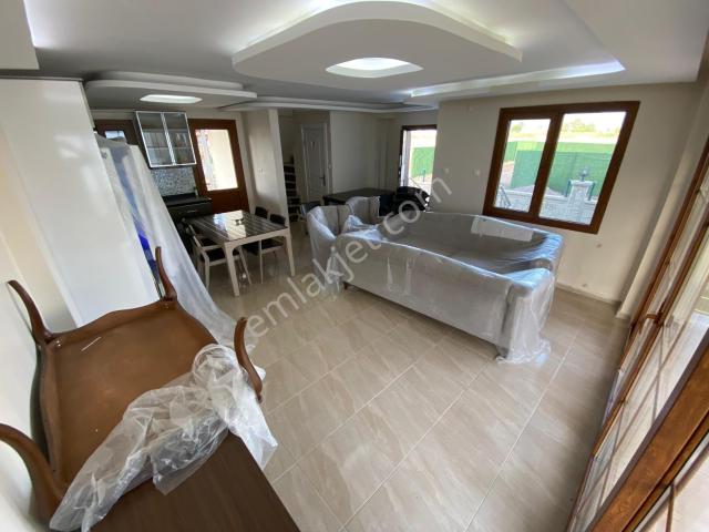 İzmir Dikili Salihler Havuzlu Site İçerisinde Satılık 4+1 Villa