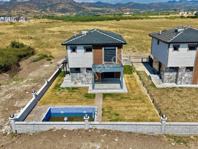 İzmir Dikili Salihleraltında Akıllı Ev Sistemli Havuzlu Villa