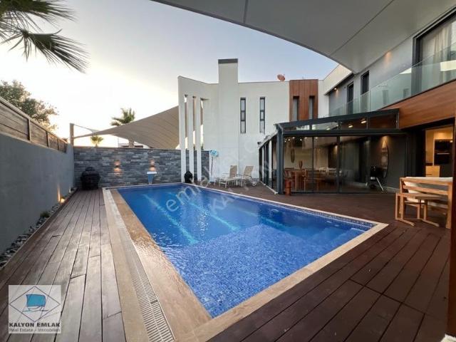 İzmir Çeşme Alaçatı Göbenede Havuzlu Lüks Modern Kiralık Villa