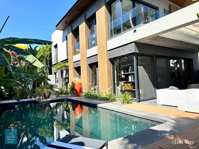 İzmir Çeşme Alaçatıda Modern Tasarım Özel Havuzlu Satılık Villa