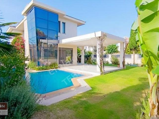 İzmir Çeşme Alaçatı Merkeze Yakın Havuzlu Kiralık Lüks Müstakil
