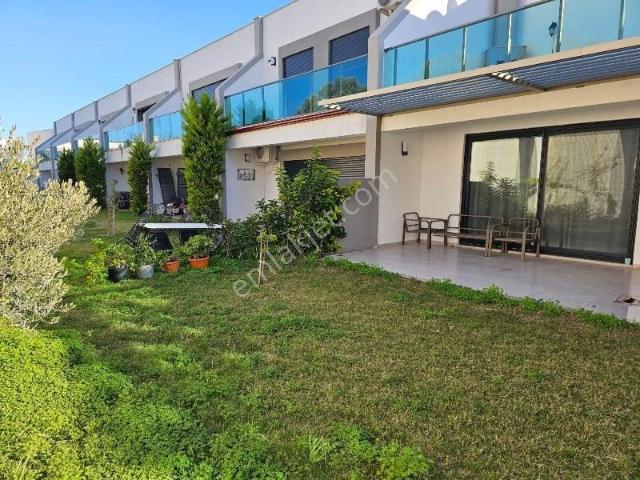 İzmir Çeşme Dalyan Havuzlu Sitede Bahçeli Kiralık Rezidans Daire