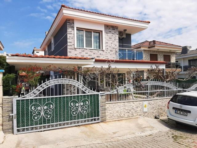 İzmir Çeşme Şifnede Havuzlu Geniş Bahçeli Kiralık Müstakil
