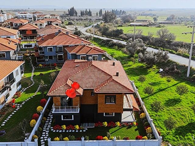 İzmir Foça Bağarası Siteler Bölgesinde 1+1 Geniş Satılık Daire