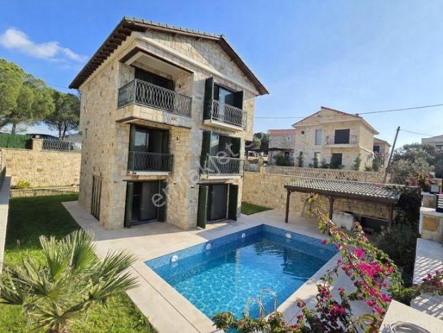 İzmir Foça Satılık Müstakil Villa