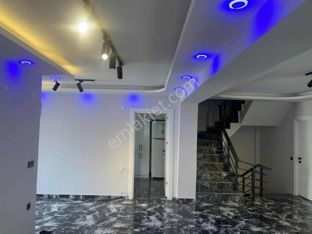 İzmir Foçaköy'de Deniz Manzaralı A Plus Villa