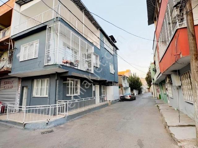 İzmir Konak Güney Mahallesinde 3 Katlı Müstakil Ev