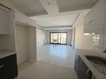 İzmir Karşıyaka Bostanlı'da Nezih Bir Apartman Kiralık 2+1 Daire