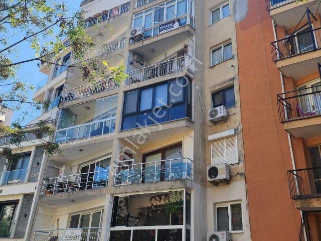 İzmir Karşıyaka Donanmacı Mah. Kiralık Arakat 2+1 Daire