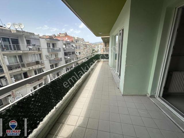 İzmir Karşıyaka Da Kiralık 3+1 Daire