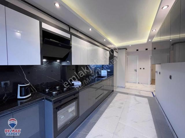 İzmir Karşıyaka Satılık Dubleks Daire 4+1 Ferah Ve Modern