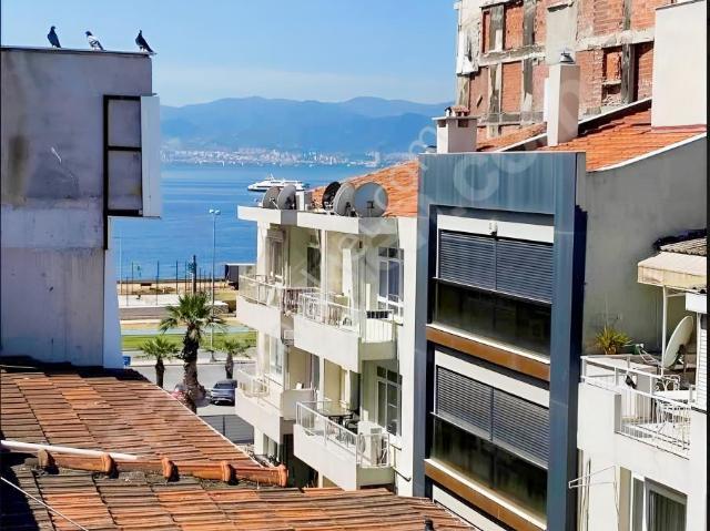 İzmir Karşıyaka Yalıda 3+1 Daire