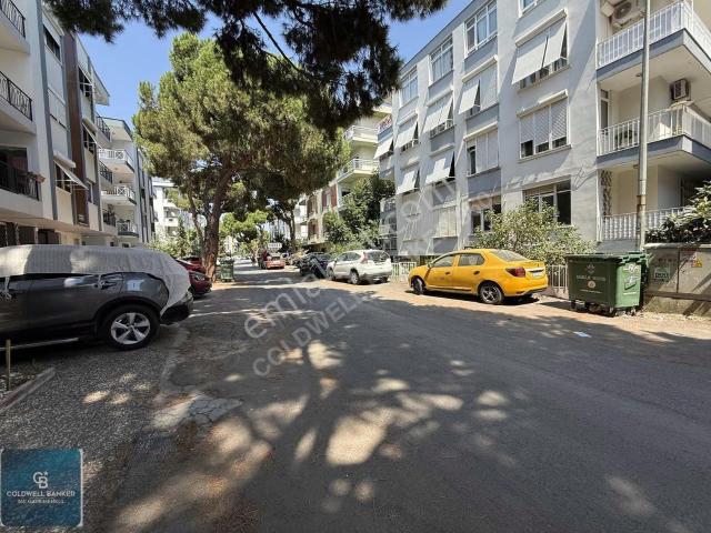 İzmir Karabağlar Basın Sitesinde Komple Tadilatlı 3+1 Daire