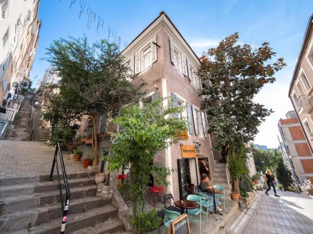 İzmir Karataş'ta Satılık Rum Evi Ve Kırkmerdiven Cafe