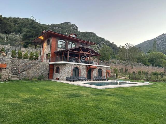 İzmir Kemalpaşa Nazarköy 7500 M2 Doğanın İçinde Lüks Yaşam Villa