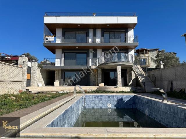 İzmir Kemalpaşa Havuzlu 5+3 Müstakil Lüks Tripleks Villa