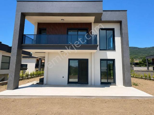 İzmir Kemalpaşa Çiniliköy’de 6+1, Müstakil Havuzlu, Lüks Villa