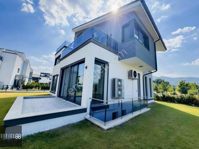 İzmir Kemalpaşa'da Millet Bahçesi Göl Kenarı Sitede