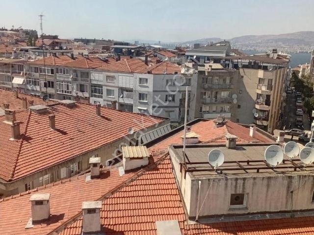 İzmir Hatay Üçyol Cadde Üzerinde 4+1 Doğalgaz Satılık Daire