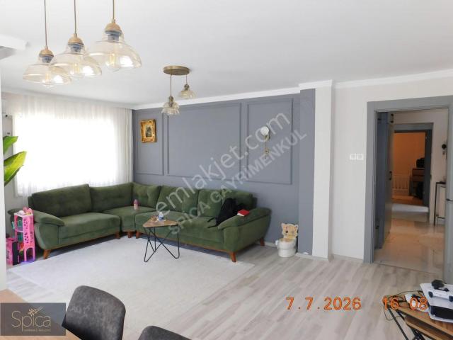 İzmir Çiğli Evka 5'te Merkezde Satılık Tadilatlı, 3+1 Daire