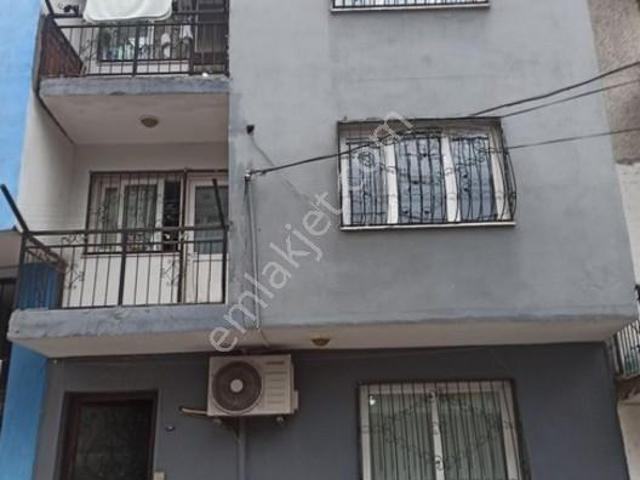 İzmir Çimentepe'de Genç Bina'da Satılık Daire
