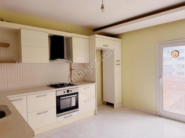 İzmir Şirinyerin En Merkezi Yerinde 3+1 Kiralık Daire