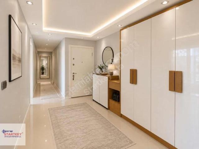 İzmir Örnekköy'de Geniş Kapalı Mutfak Kiralık 3+1 Daire