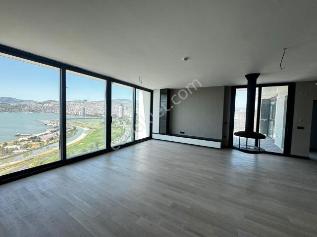 İzmir Modda Port Deniz Manzaralı Ultra Lüks Satılık Penthouse