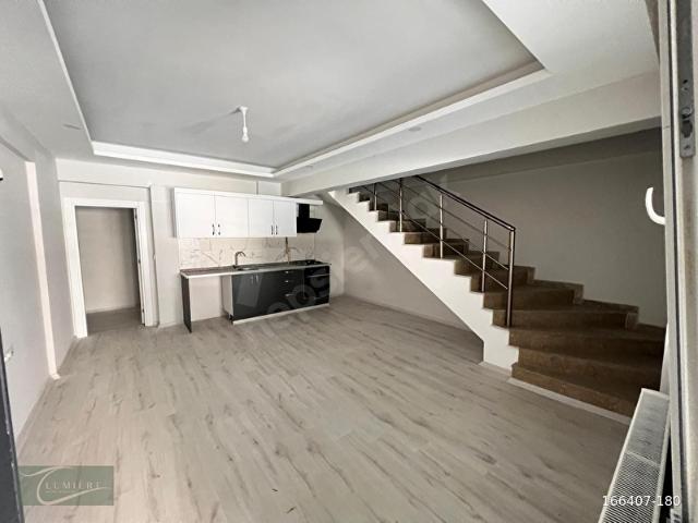 İzmir Menemen Seyrekte 1+1 Kiralık Havuz Cepheli Bahçe Katı Dubleks