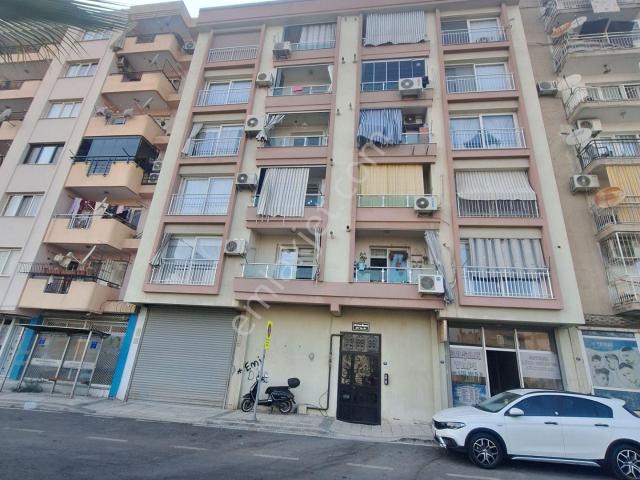 İzmir Sarıyer Mahallesi’nde Modern Tadilatlı 2+1 Satılık Daire