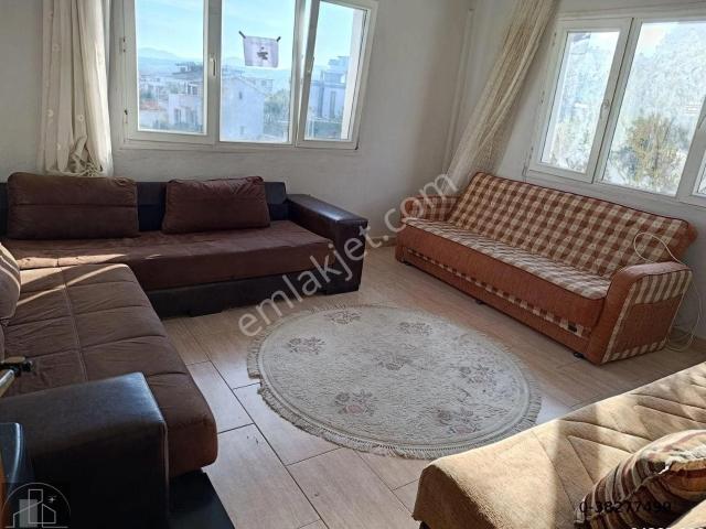 İzmir Seferihisar Zümrütevler Sitesi'nde Kiralık 2+1 Daire