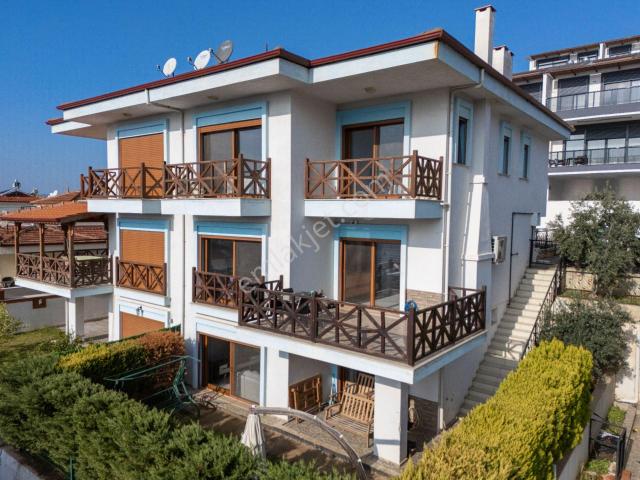 İzmir Selçuk'ta Emsali Olmayan Satılık 5+1 Tripleks Villa