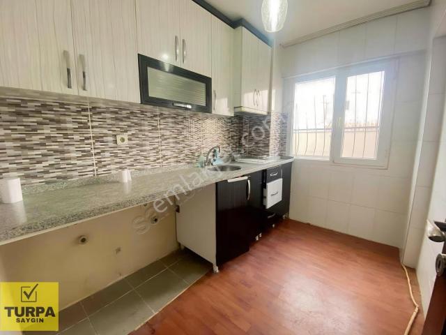 İzmir Park Ve Eşrefpaşa Cadde Yakını K.mutfak 2+1 Satılık