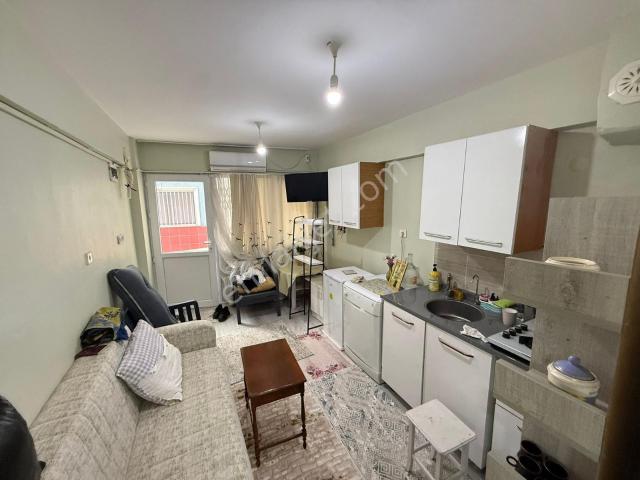 İzmir Park Avm'ye 150 M Mesafede Eşyalı Kiralık 1+0