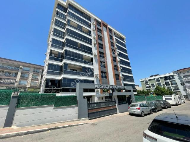 İzmir Refet Bele Flora Park Evleri Sitesinde Kiralık Lüks Daire!