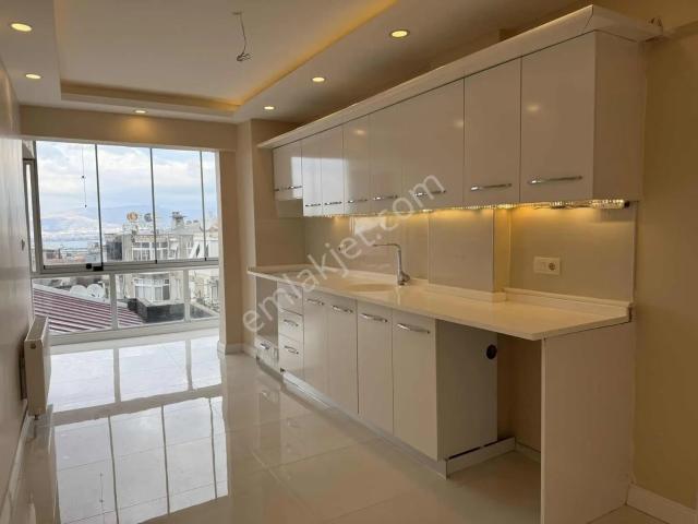 İzmir Üçyol Metro Yakınında Full Tadilatlı 3+1 Masrafsız Daire