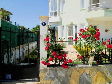 İzmir Urla Özbek De Sınırsız Potansiyelli Villa