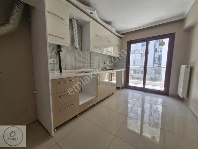 İzmir Yeşilyurt 2+1 Arakat Asansörlü Kiralık Daire