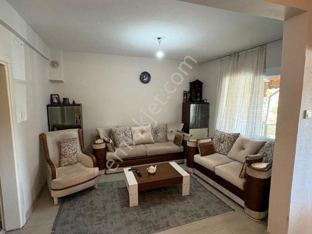 İzmir Yeni Foçada Satılık Müstakil Tripleks Villa