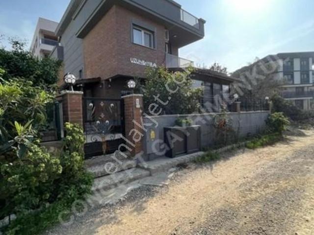 İzmir Yenifoça Doğa Manzaralı Satılık 2+1 Villa
