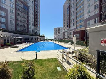 İzmir Yenitepe Sitesinde 1+1 Satılık Daire