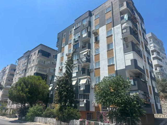 İzmir Yurdoğlu'nda Şehir Manzaralı 3+1 Kiralık Daire
