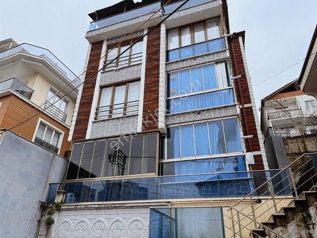 İzmit'te Akçakent Sitesi'ne Komşu 4+1 Net 170 M2 5 Yıllık Daire