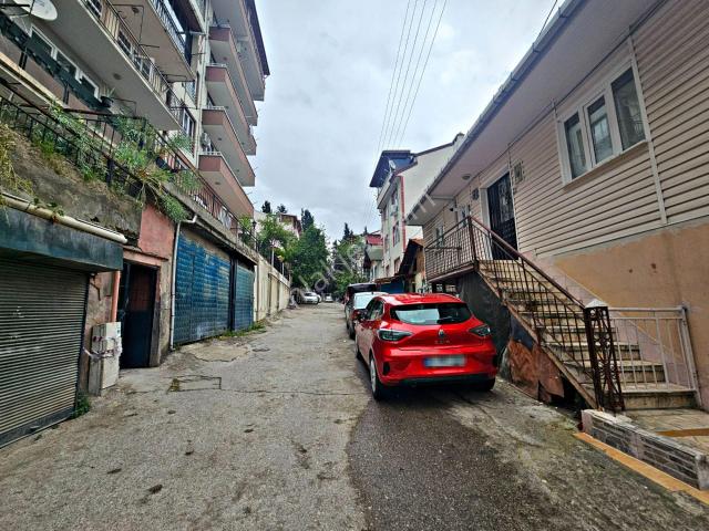 İzmit 28 Haziran Mah.'de İçi Komple Yenilenmiş Satılık 2+1 Daire