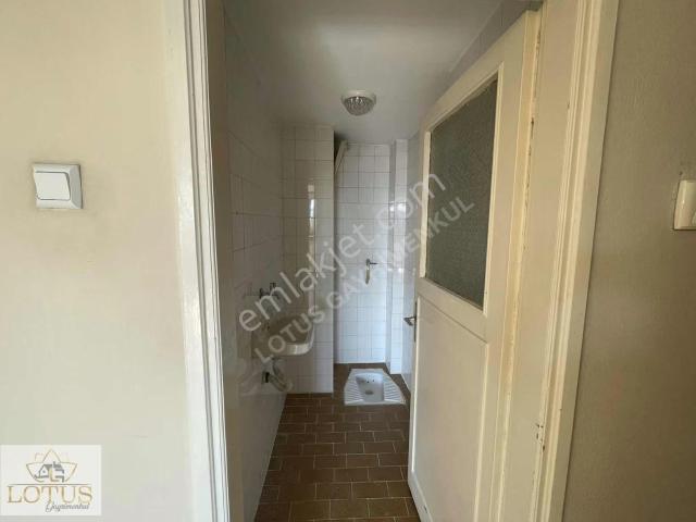 İzmit Çarşı Merkez De Devlet Hastanesi Yanı 2+1 Kiralık Daire