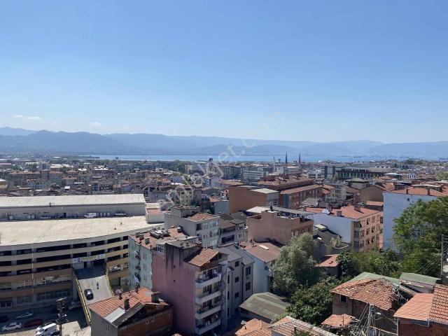 İzmit Erenler Mahallesi Yakut Sokak'ta Kiralık 3+1 Dubleks Daire